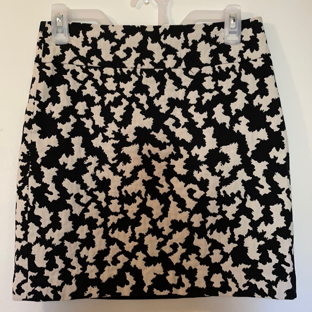 LOFT Black and White Pencil Skirt